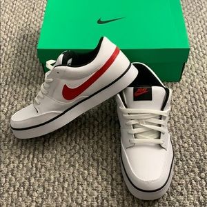 NWOT Nike Avid Sneakers